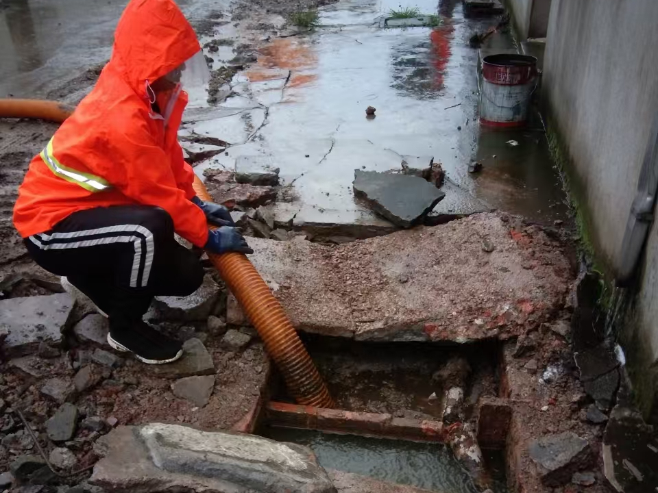 钦北专业清理污水池 炜誉市政以规范流程守护城市 “肠道”